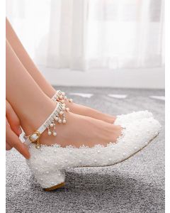 Weiße runde Zehe Chunky Pearl Lace Elegante Hochzeitsschuhe