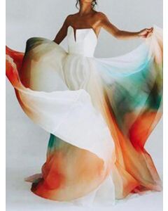 Weißes buntes schulterfreies Bandeau-Kleid mit großem Schwung ärmelloses elegantes Umstands-Maxikleid